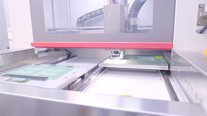 PCBA分板應(yīng)力損傷深度解析：激光與銑刀分板可靠性數(shù)據(jù)對比及良率影響